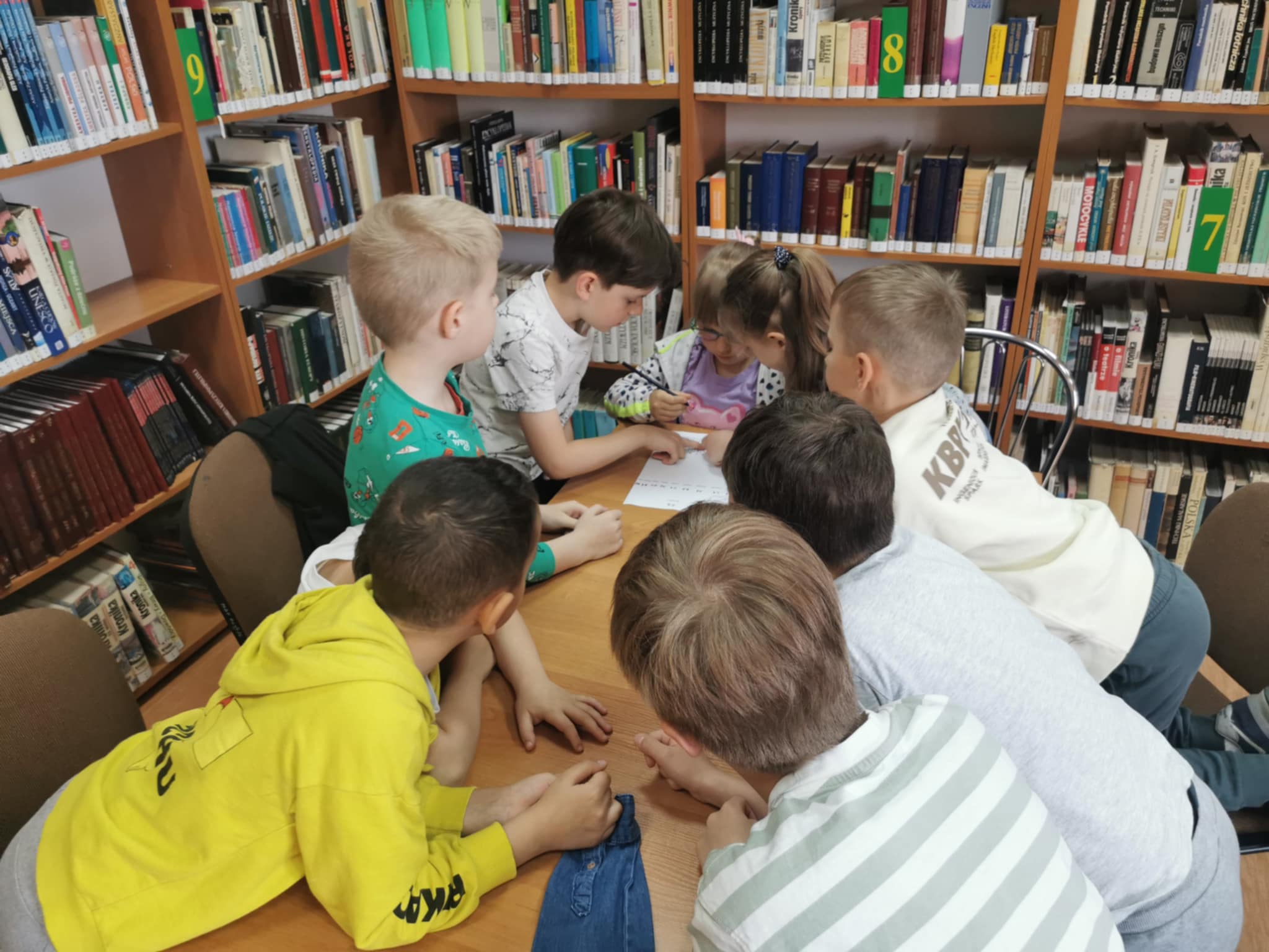rozwiązywanie zagadek przez dzieci