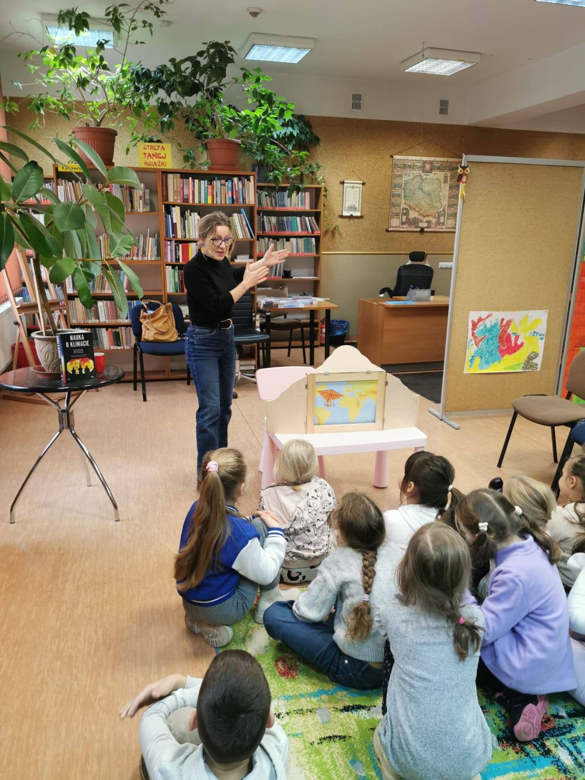 Z okazji Tygodnia Edukacji Globalnej, uczniowie klasy 1a z wychowawcą Panią Anną Kołodziejczyk oraz uczniowie klasy 2a z wychowawcą Panią Iloną Redel ze Szkoły Podstawowej nr 2 w Sławkowie wzięli udział w warsztatach ekologicznych pt. „Adaptacja do zmian klimatycznych".