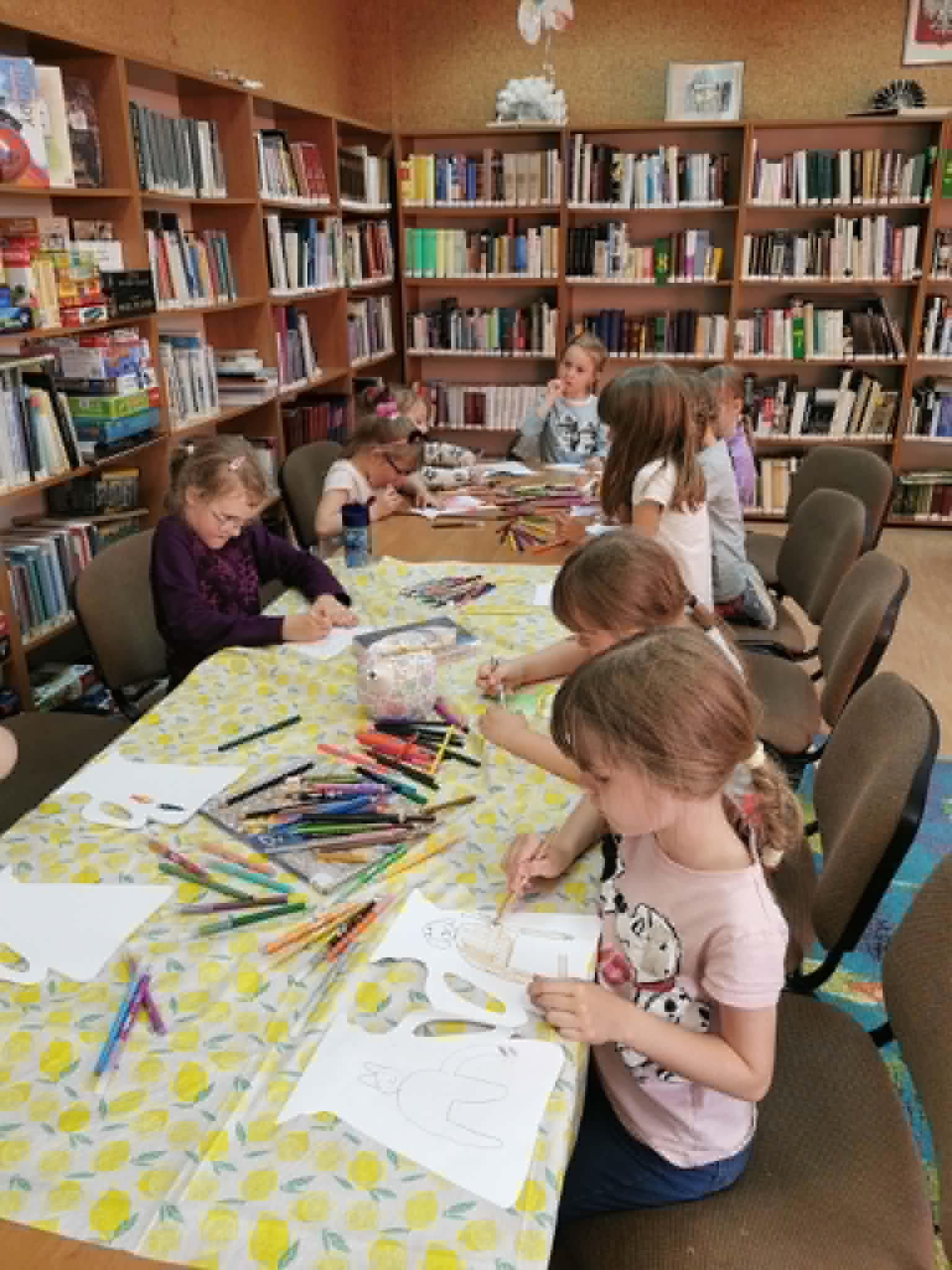 Za nami niezwykła, aromatyczna przygoda! W naszej Bibliotece odbyła się wyjątkowa impreza czytelnicza dla przedszkolaków, którzy biorą udział w ogólnopolskiej akcji „Mała książka – wielki człowiek”.