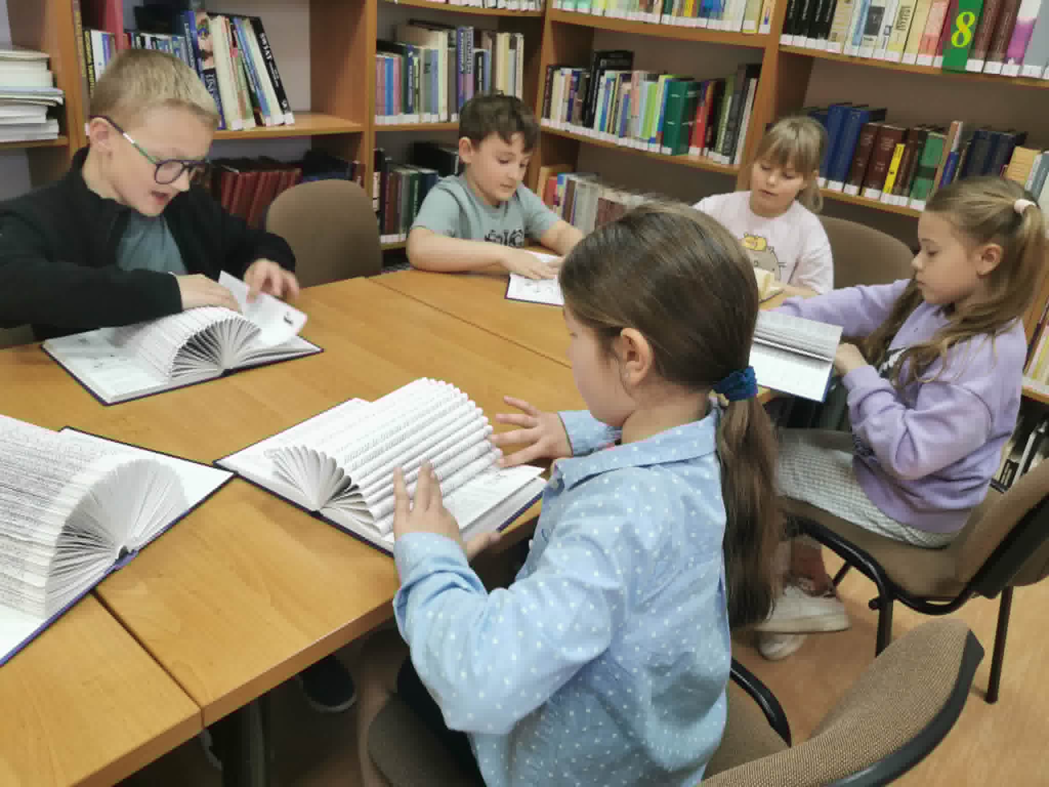 uczestnicy warsztatów book origami