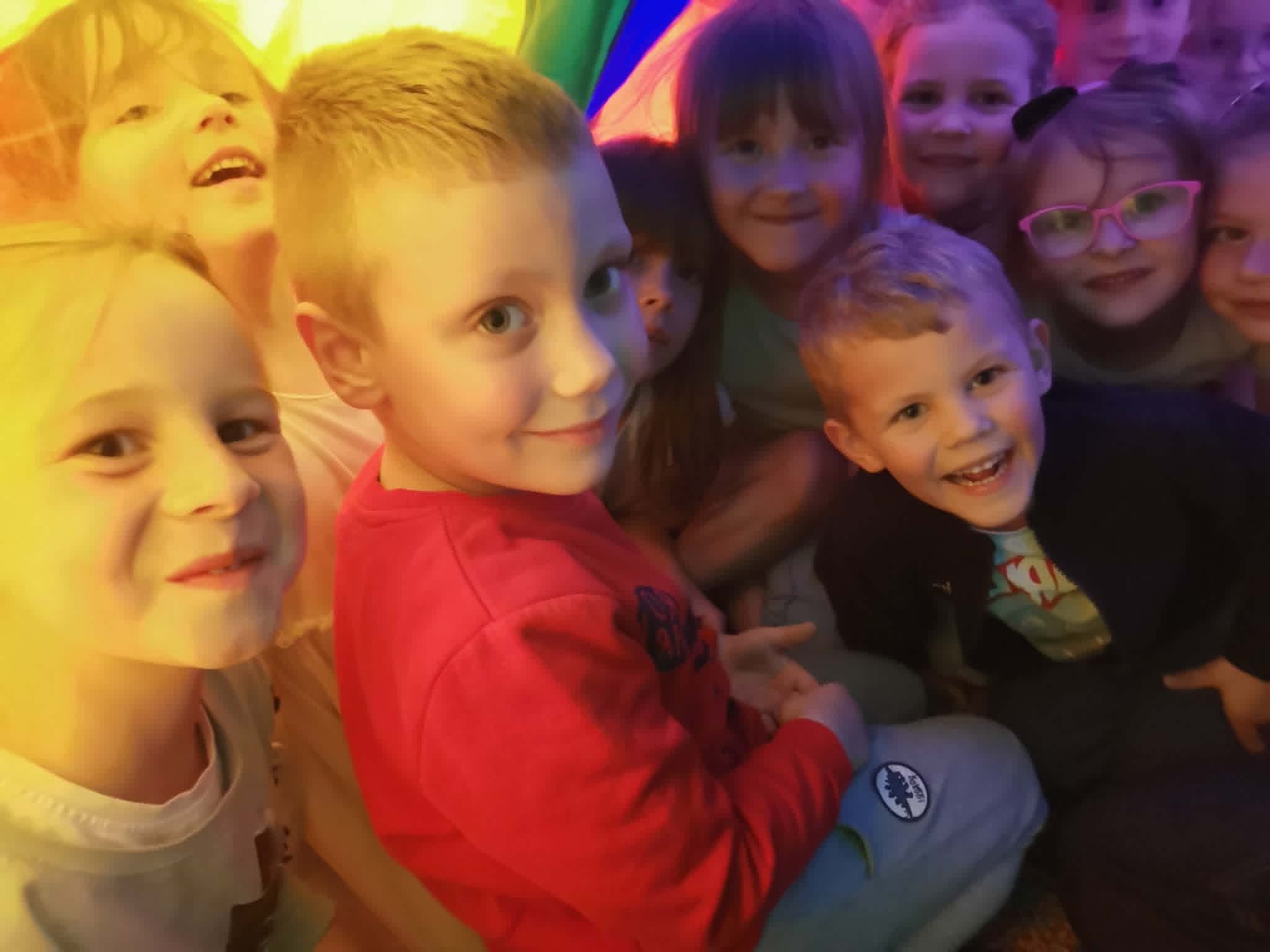 Za nami niezwykła, aromatyczna przygoda! W naszej Bibliotece odbyła się wyjątkowa impreza czytelnicza dla przedszkolaków, którzy biorą udział w ogólnopolskiej akcji „Mała książka – wielki człowiek”.