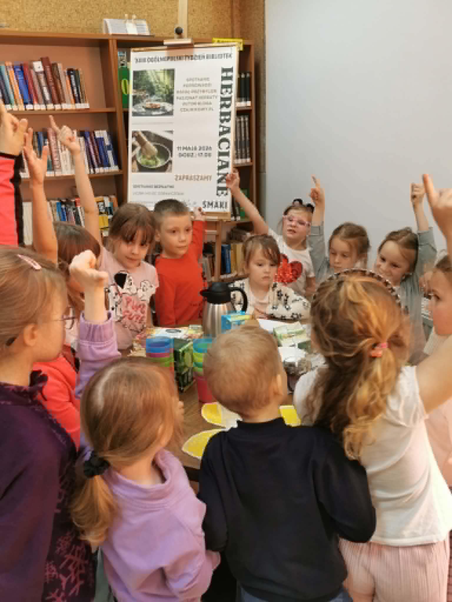 Za nami niezwykła, aromatyczna przygoda! W naszej Bibliotece odbyła się wyjątkowa impreza czytelnicza dla przedszkolaków, którzy biorą udział w ogólnopolskiej akcji „Mała książka – wielki człowiek”.